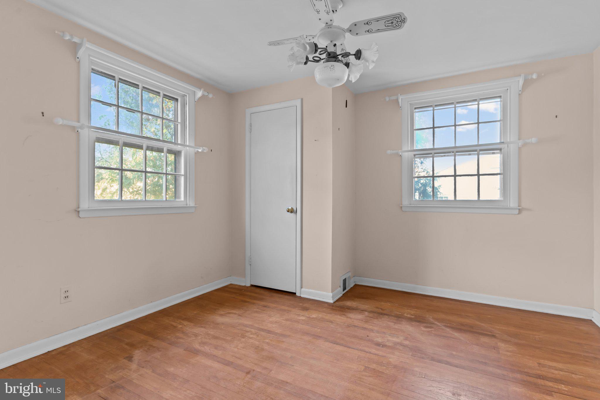 910 East Cathedral Road Philadelphia, PA 19128 - Photo 15 of 33