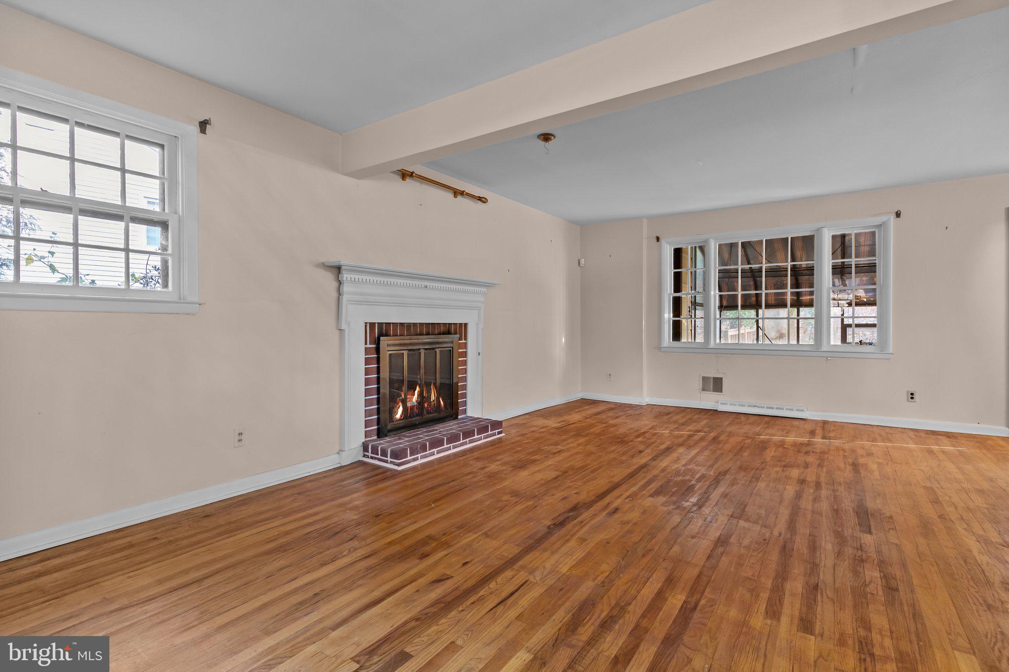 910 East Cathedral Road Philadelphia, PA 19128 - Photo 4 of 33