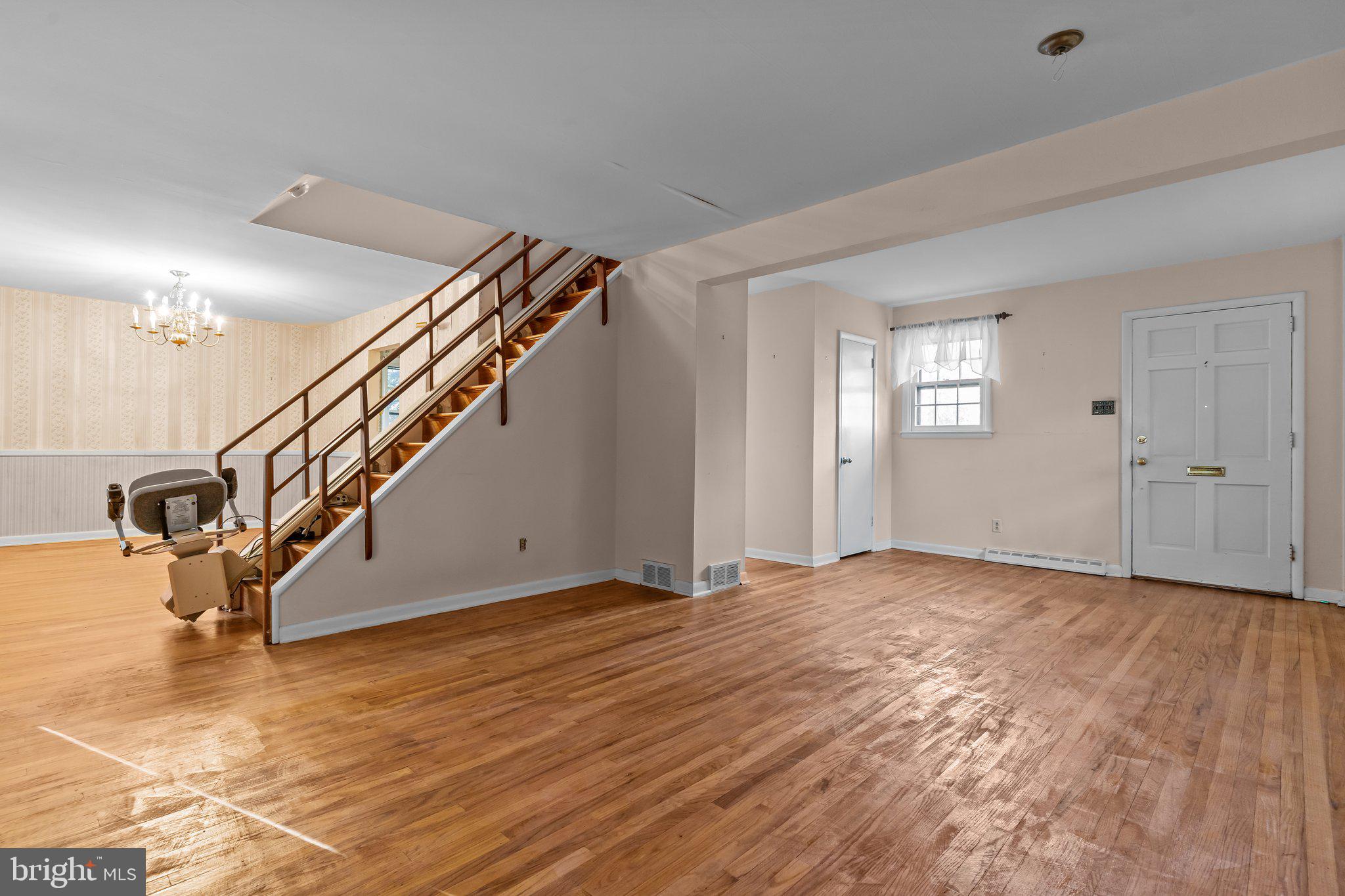 910 East Cathedral Road Philadelphia, PA 19128 - Photo 5 of 33