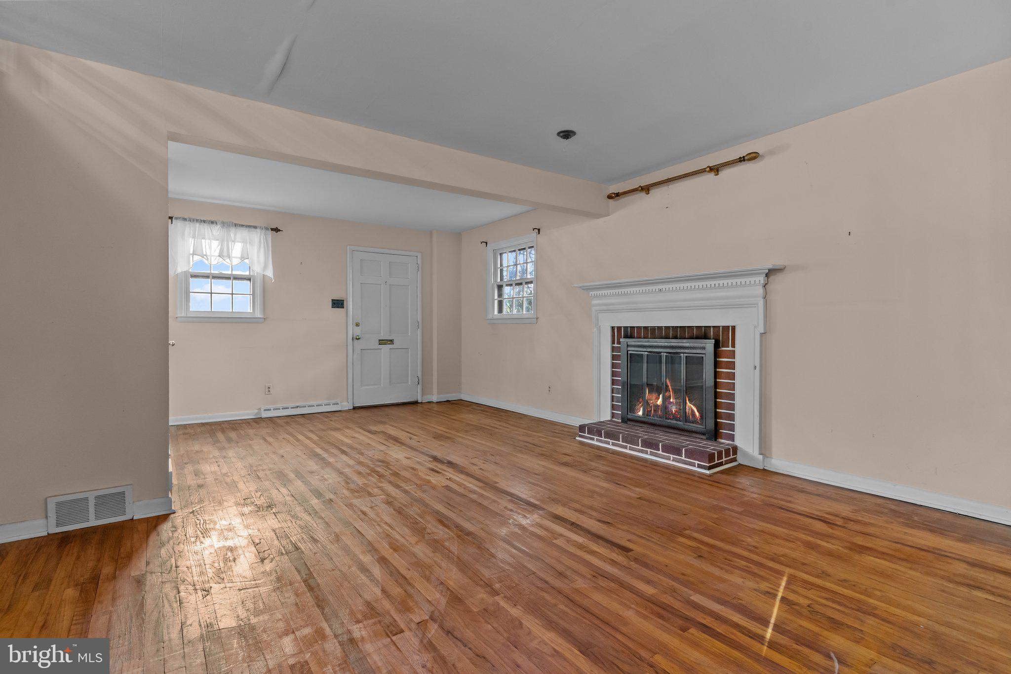 910 East Cathedral Road Philadelphia, PA 19128 - Photo 6 of 33