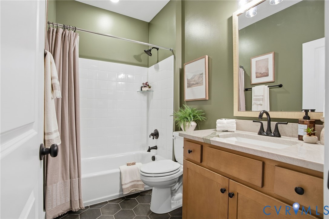 4023 Tuckmar Ridge Drive Moseley, VA 23120 - Photo 16 of 21 a bathroom with a toilet a sink a tub and mirror