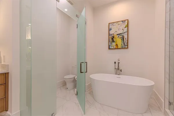 $2,575,000 | 201 8th Street South, Unit 104, Naples, FL 34102