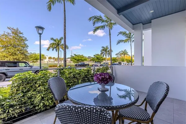 $2,575,000 | 201 8th Street South, Unit 104, Naples, FL 34102