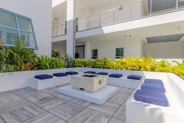 $2,575,000 | 201 8th Street South, Unit 104, Naples, FL 34102