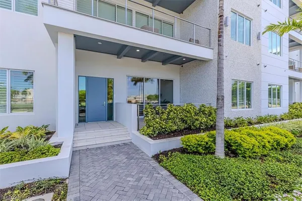 $2,575,000 | 201 8th Street South, Unit 104, Naples, FL 34102