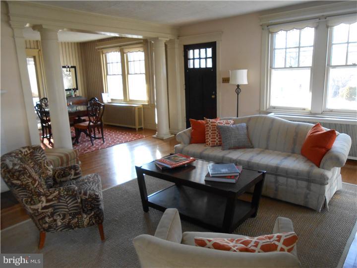 14041 Trevose Road Philadelphia, PA 19116 - Photo 5 of 21 Living Room