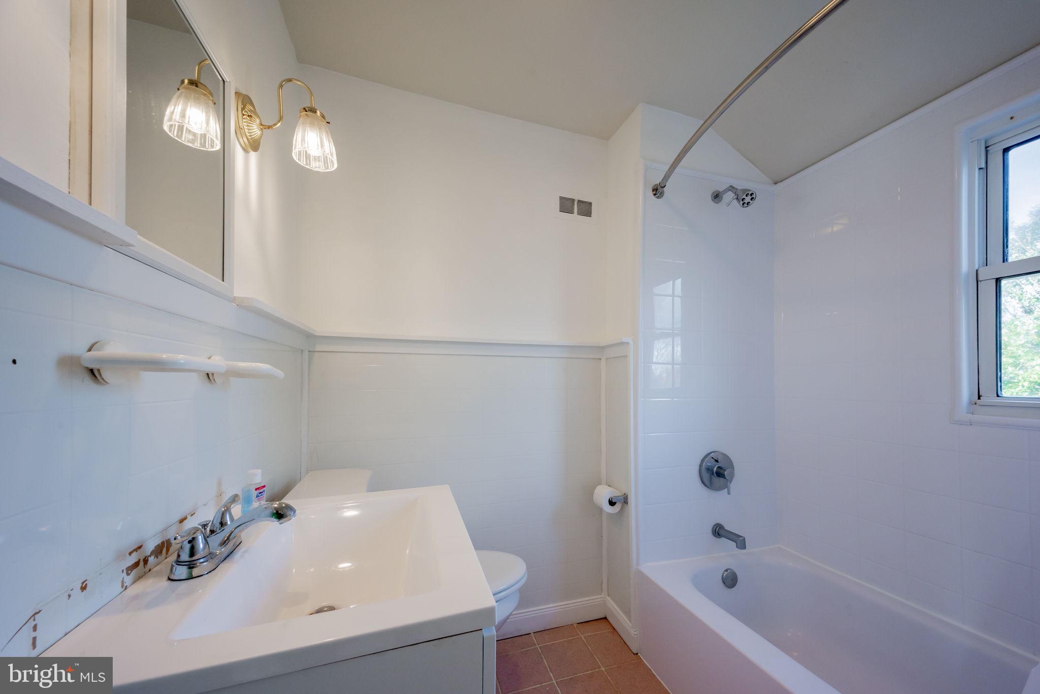 20 Alvil Road Wilmington, DE 19805 - Photo 26 of 40 Full Bathroom with Tub