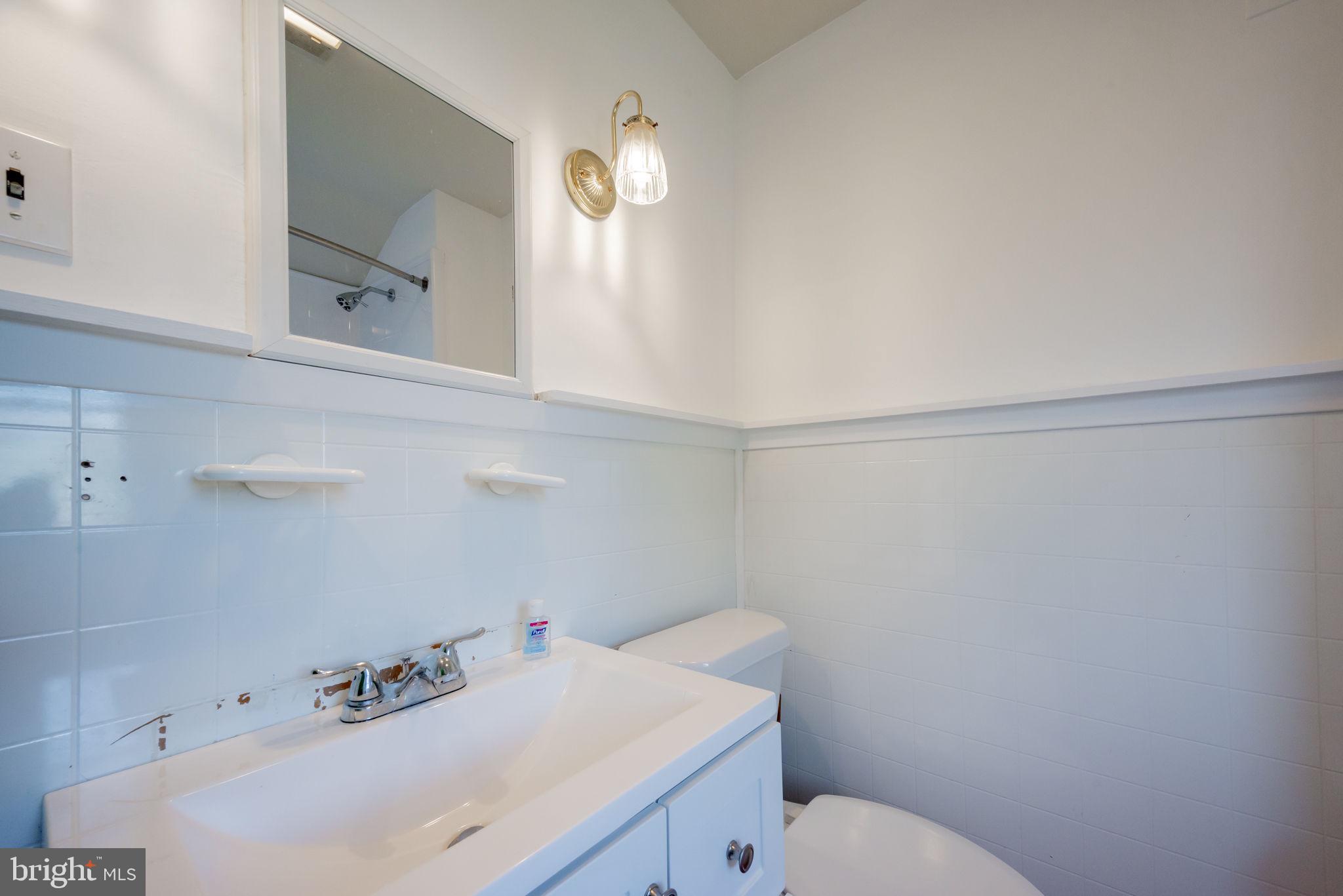 20 Alvil Road Wilmington, DE 19805 - Photo 27 of 40 Full Bathroom with Tub