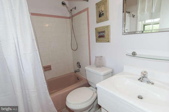 7606 Laurel Ridge Court Laurel, MD 20707 - Photo 11 of 26 Bath (Master)