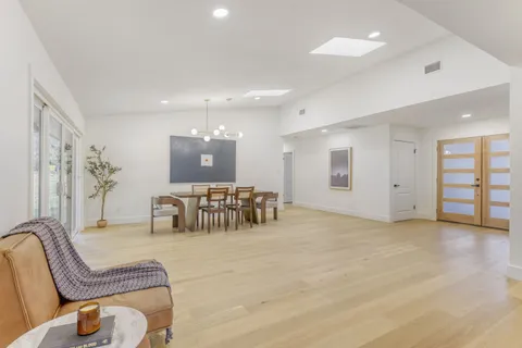 $1,089,000 | 8702 Balcones Club Drive, Austin, TX 78750