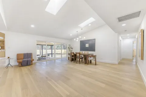 $1,089,000 | 8702 Balcones Club Drive, Austin, TX 78750