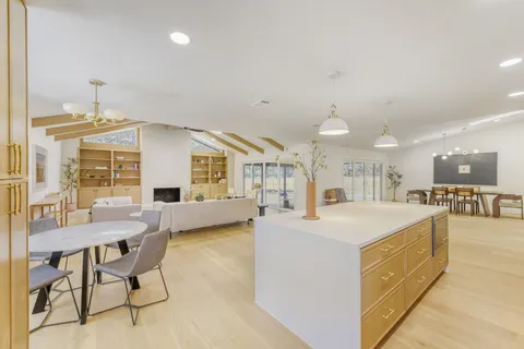 $1,089,000 | 8702 Balcones Club Drive, Austin, TX 78750