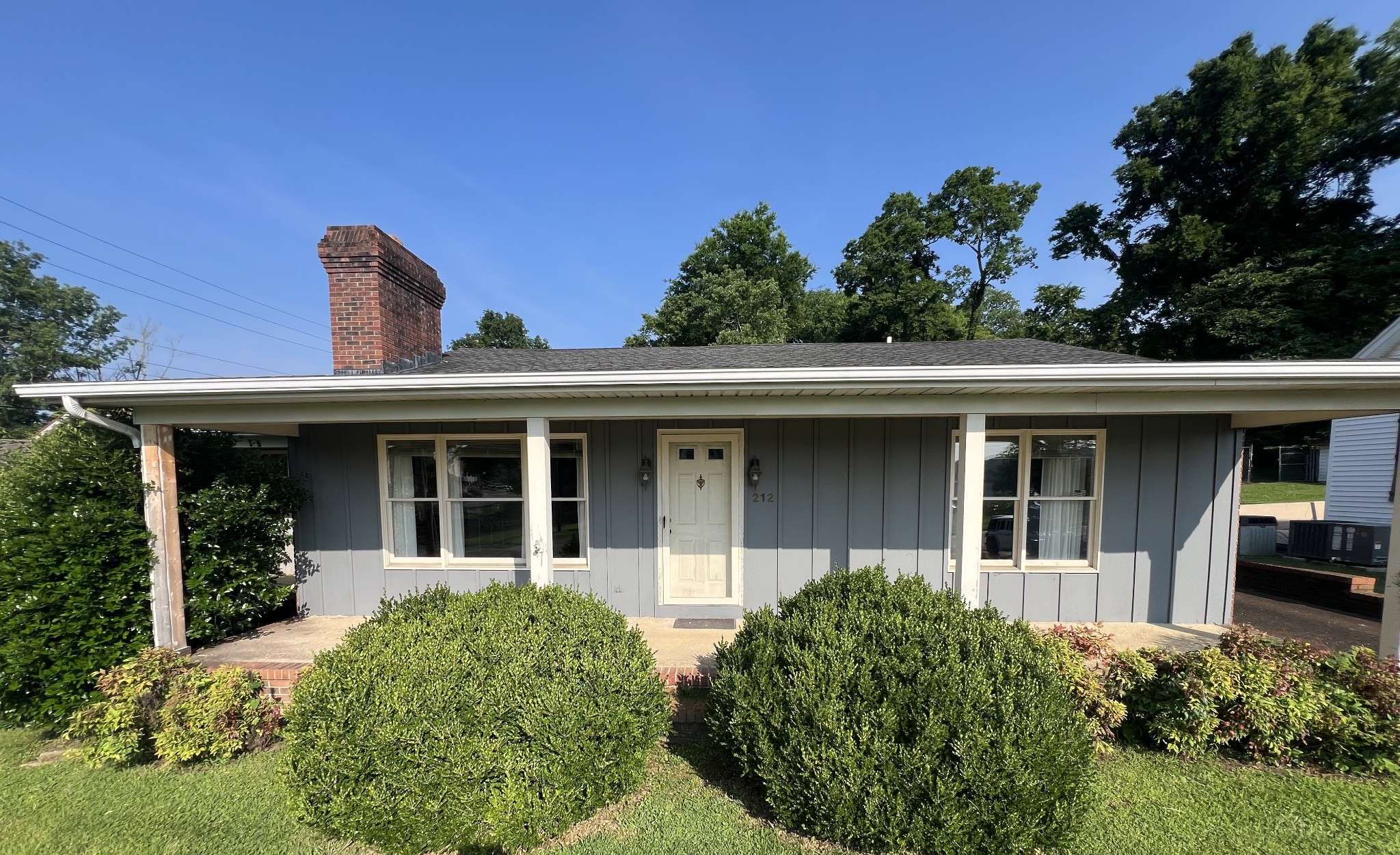 212 North 3rd Street Pulaski, TN 38478 - Photo 2 of 38 front view of a house with a garden