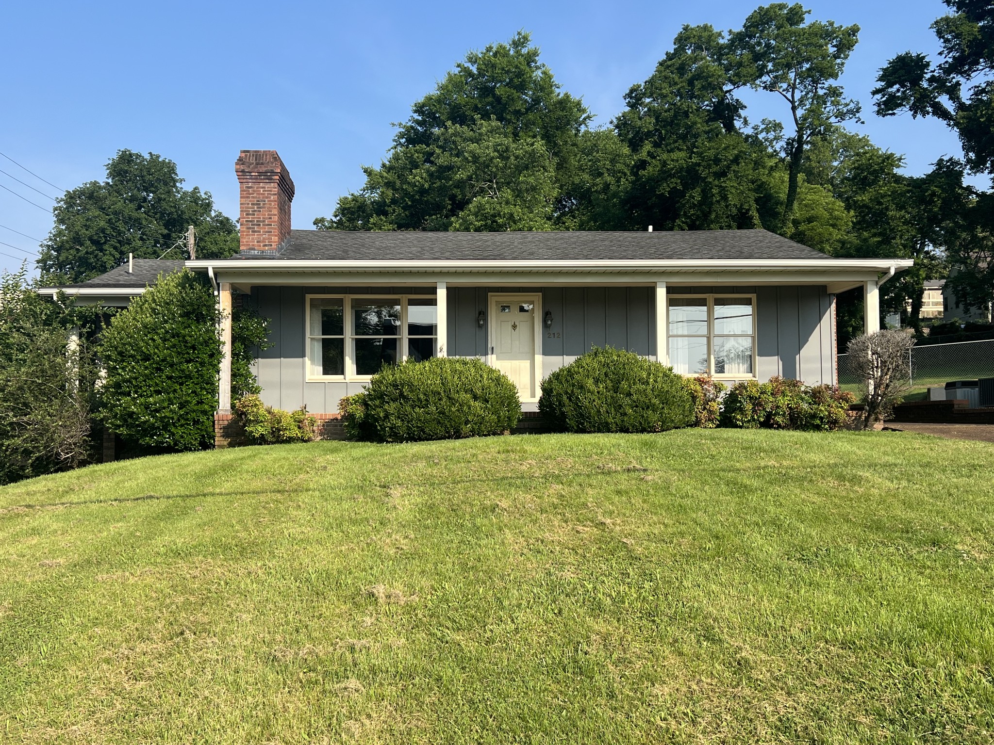 212 North 3rd Street Pulaski, TN 38478 - Photo 32 of 38 a front view of a house with garden