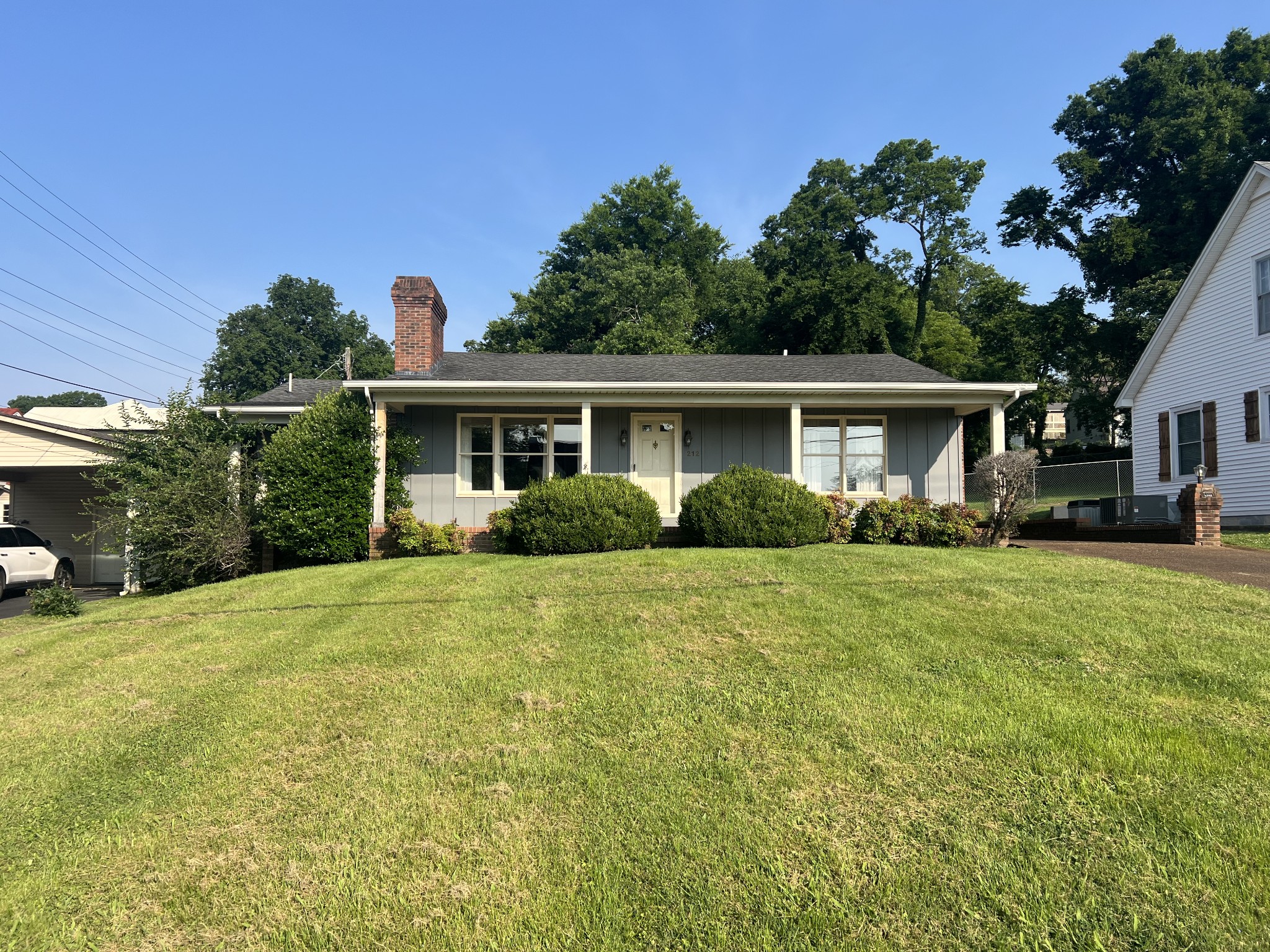 212 North 3rd Street Pulaski, TN 38478 - Photo 34 of 38 a front view of a house with a garden