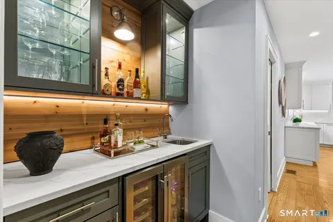 $1,795,000 | 42 Old Stamford Road, New Canaan, CT 06840