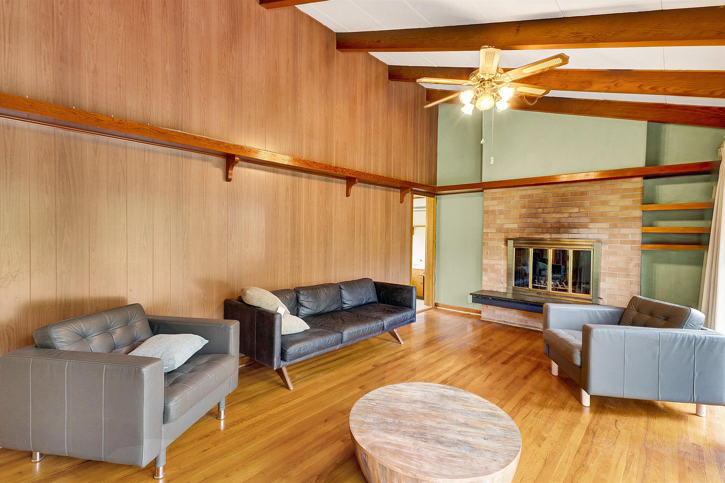 2015 Evergreen Road Covington, VA 24426 - Photo 9 of 46 a living room with furniture and a flat screen tv