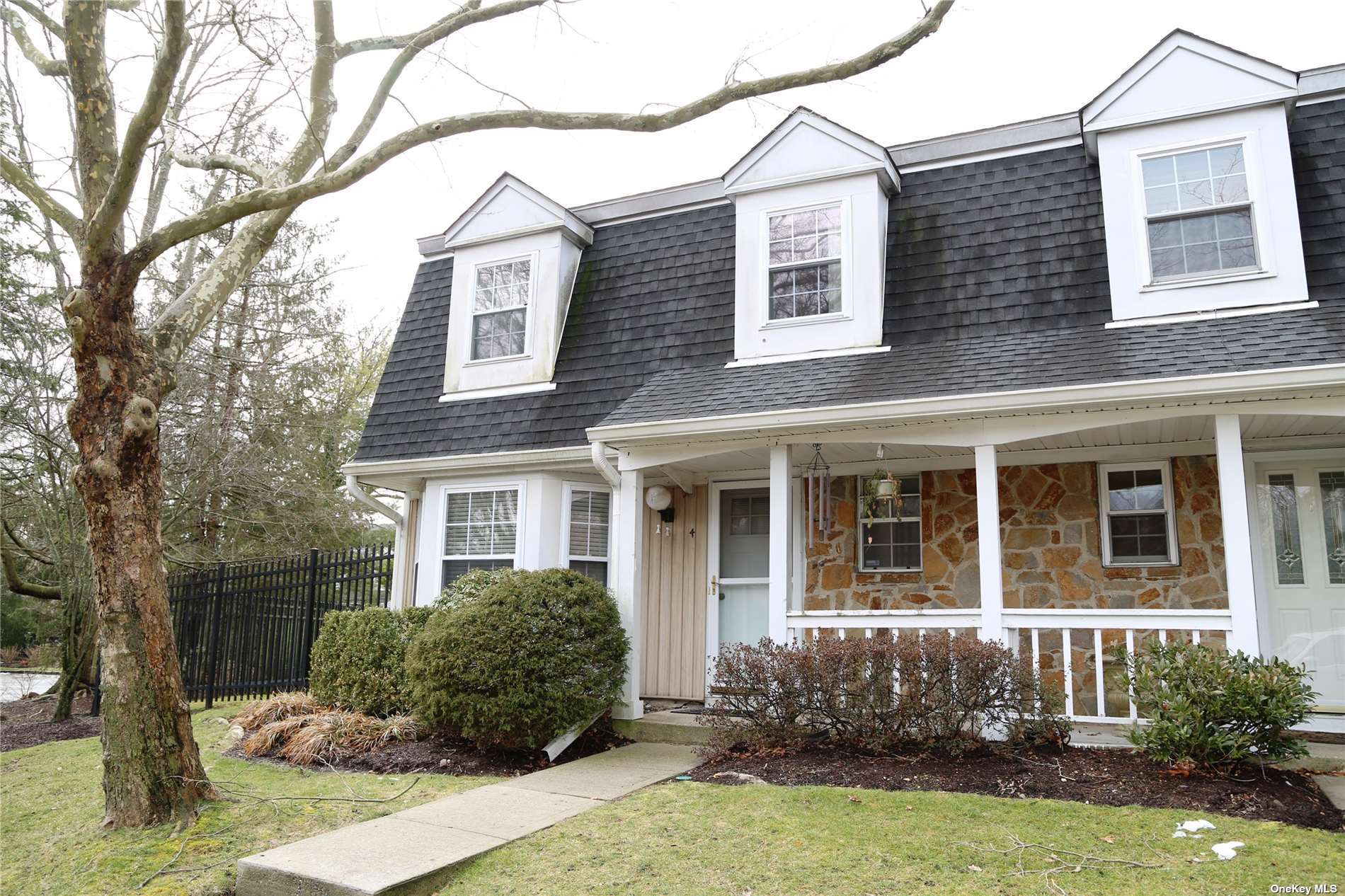 4 The Mews, Unit 4, Syosset, NY 11791 Compass