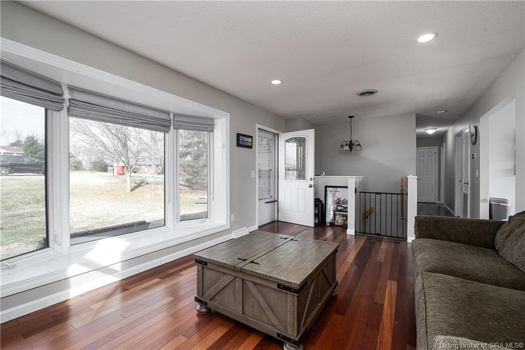 512 Park Ridge Drive Georgetown, IN 47122 - Photo 4 of 25