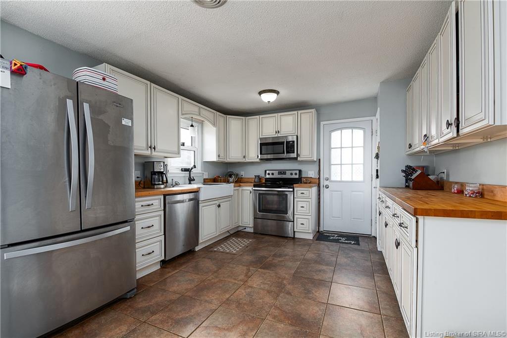 512 Park Ridge Drive Georgetown, IN 47122 - Photo 6 of 25