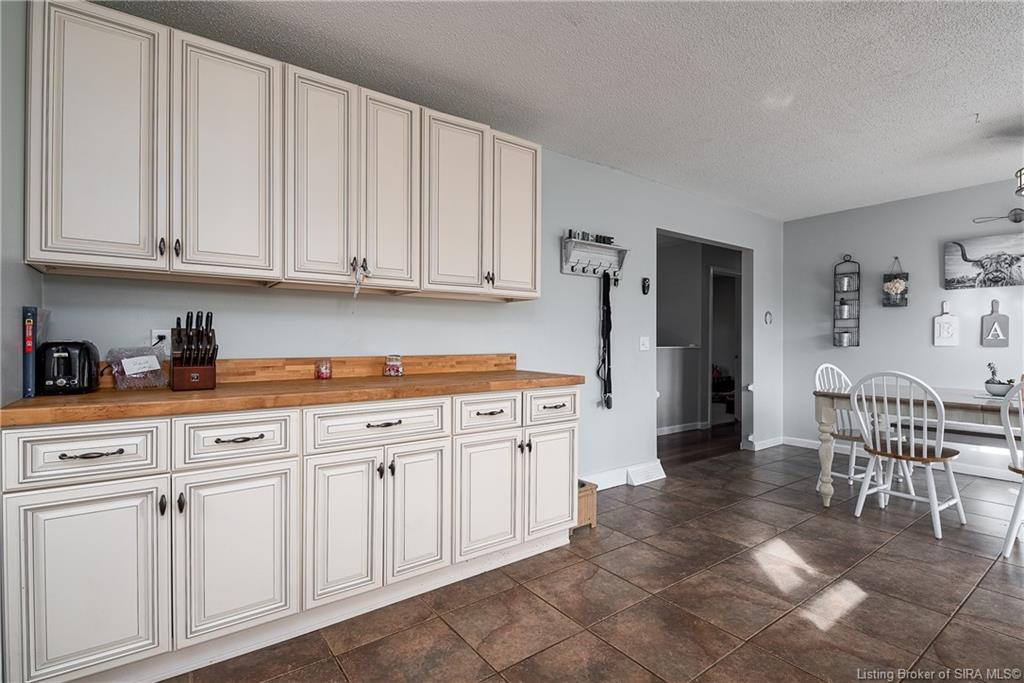 512 Park Ridge Drive Georgetown, IN 47122 - Photo 9 of 25