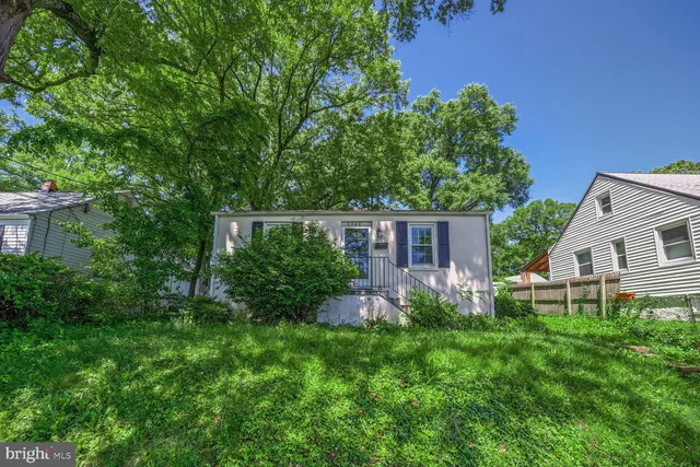 $2,700 | 9506 52nd Avenue, College Park, MD 20740