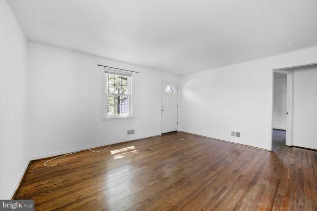 $2,700 | 9506 52nd Avenue, College Park, MD 20740