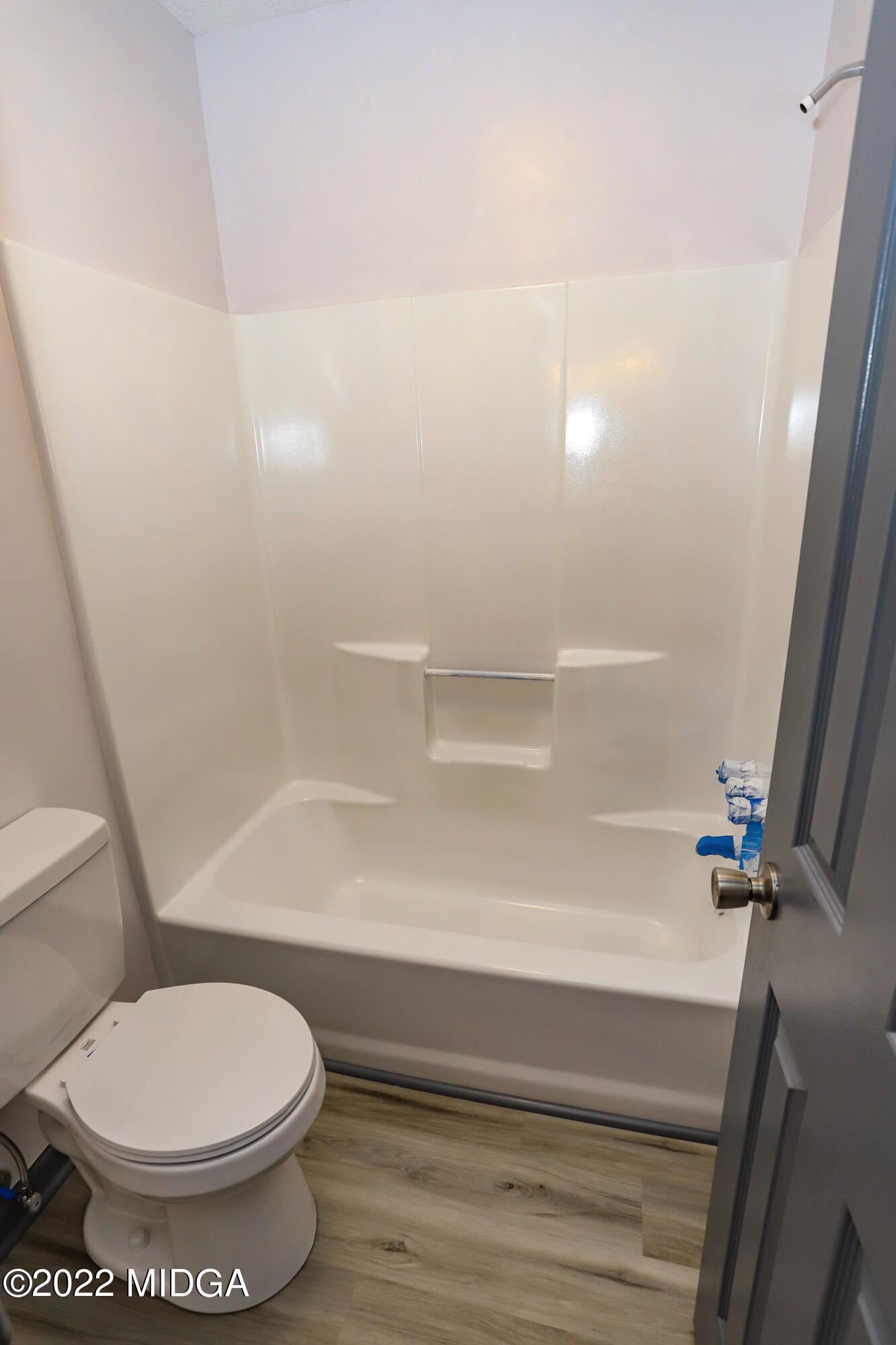 107 Ridge Circle Macon, GA 31216 - Photo 27 of 80 a bathroom with a toilet and a shower