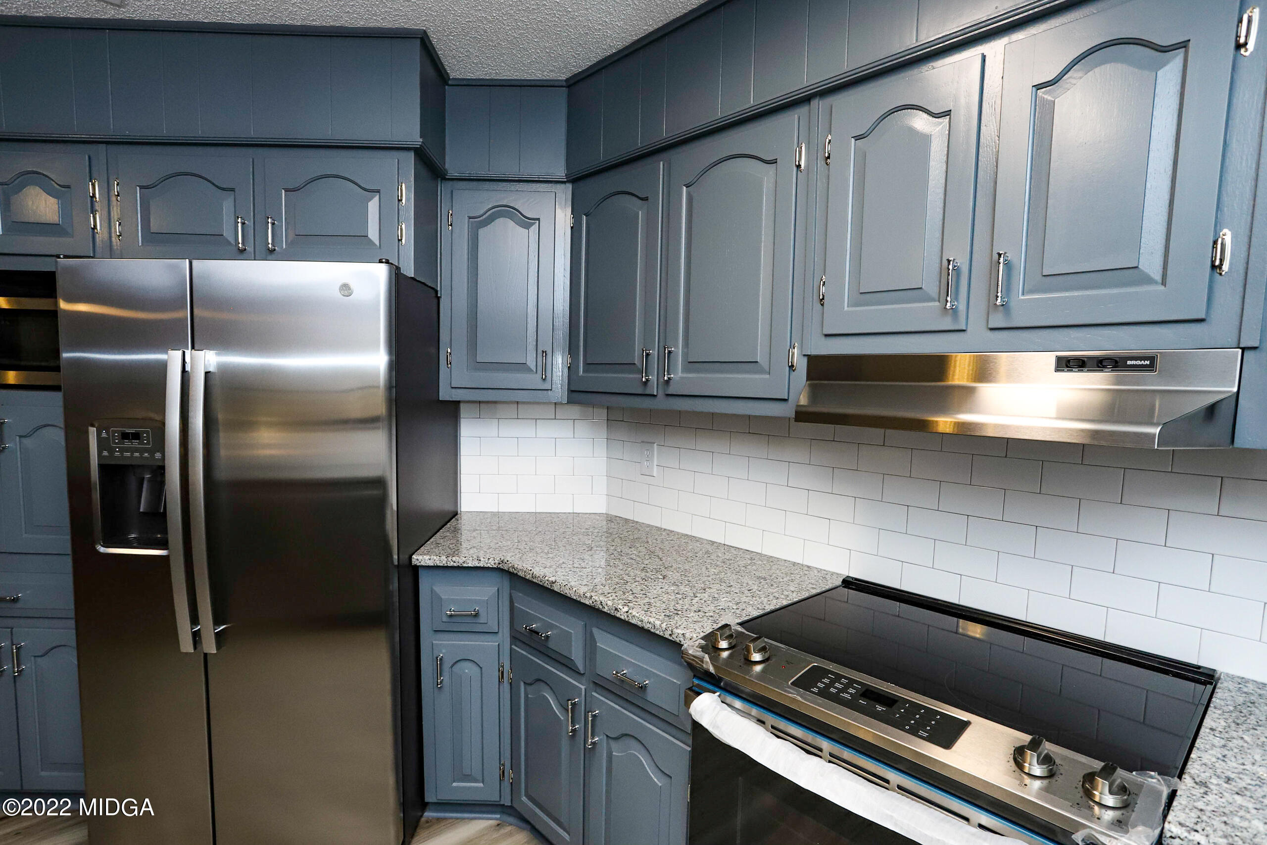 107 Ridge Circle Macon, GA 31216 - Photo 59 of 80 a kitchen with stainless steel appliances granite countertop a refrigerator and a stove