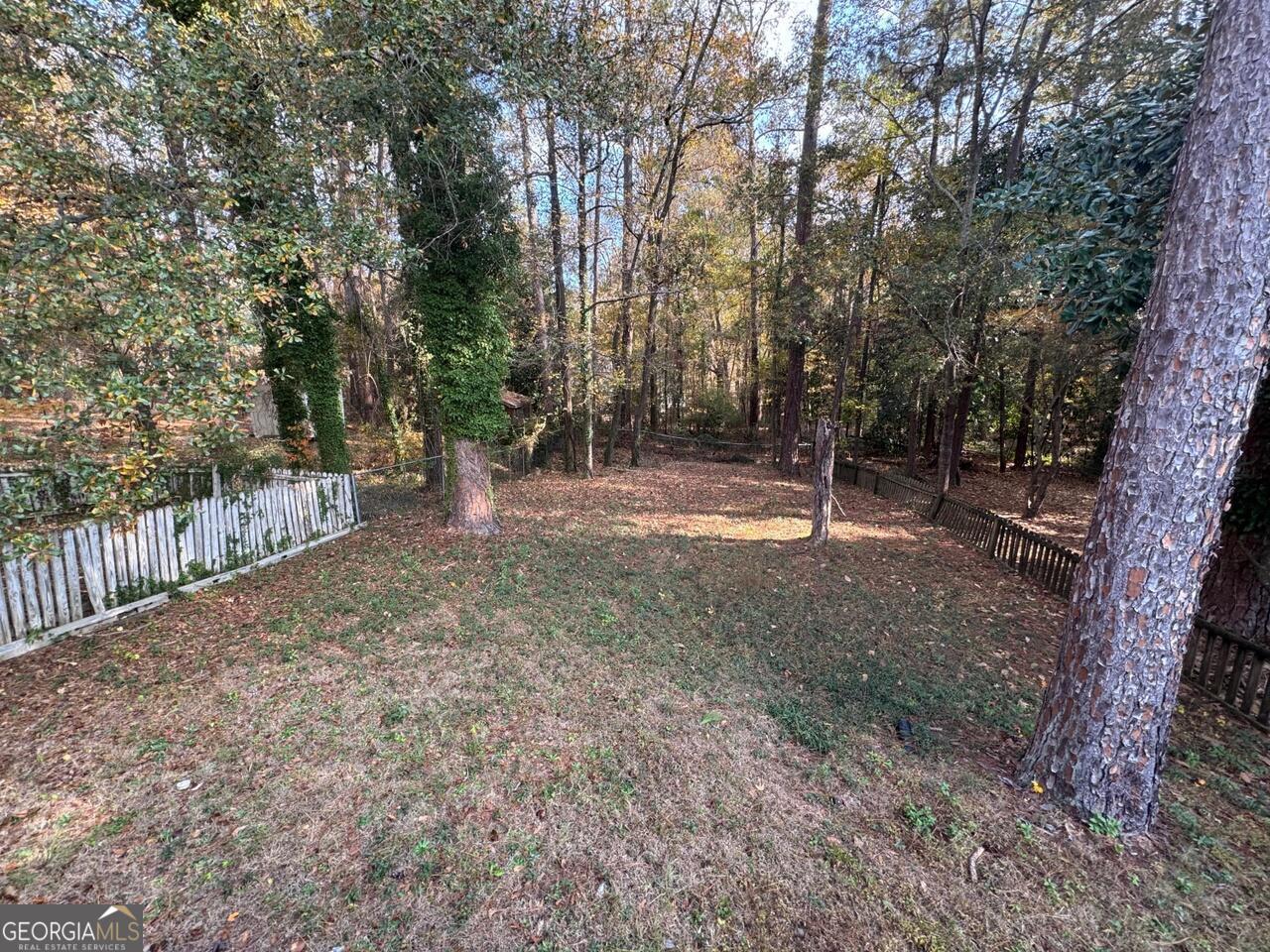113 Manor Row Macon, GA 31210 - Photo 13 of 19 a view of outdoor space and yard