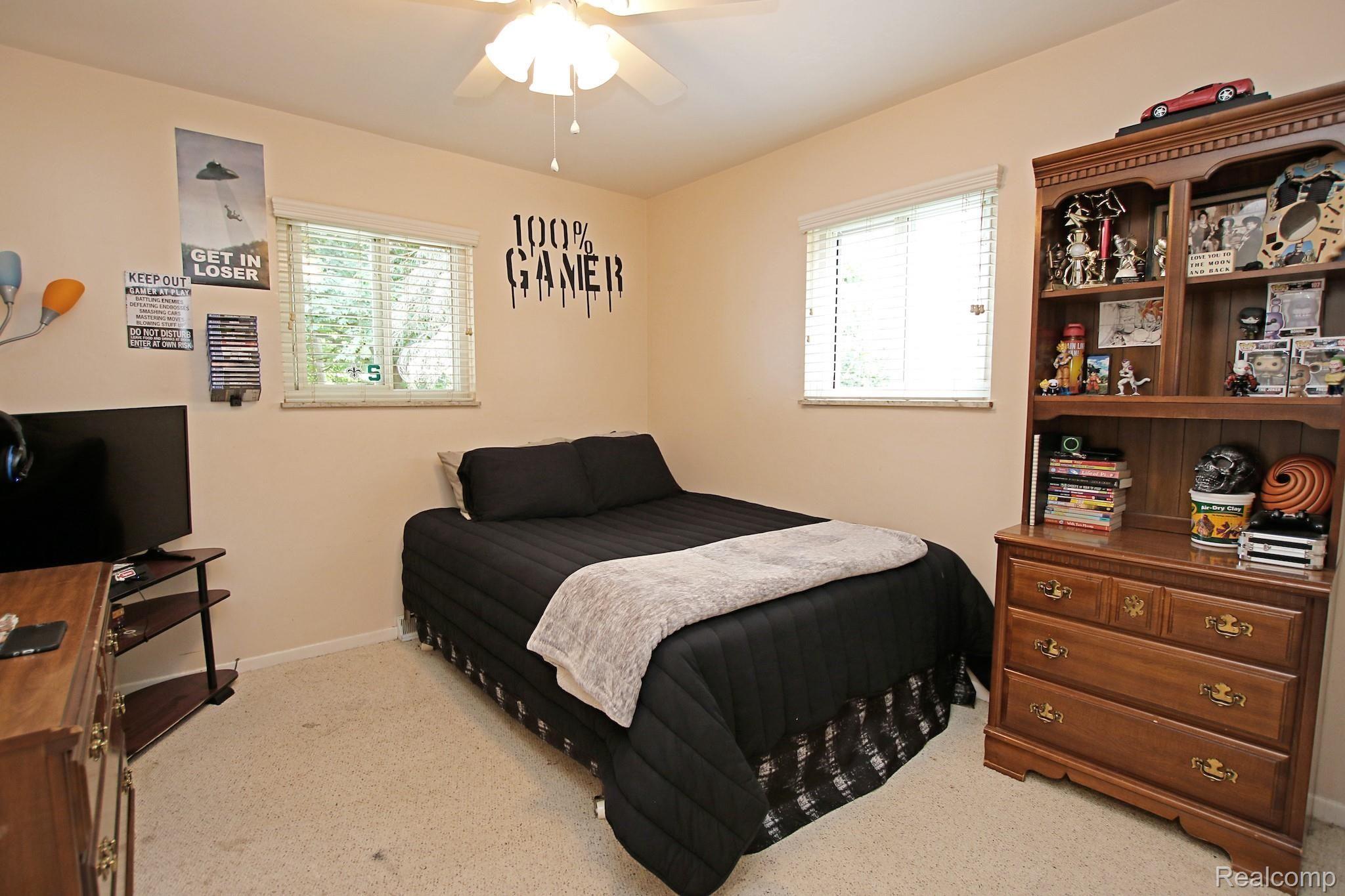 5825 Crescent Road Waterford, MI 48327 - Photo 22 of 44 22) Bedroom 2.jpg
