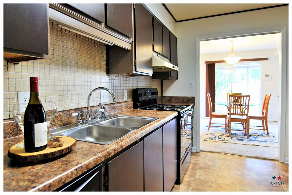 1674 Goshen Road, Unit A1 Augusta, GA 30906 - Photo 15 of 30 SPACIOUS KITCHEN