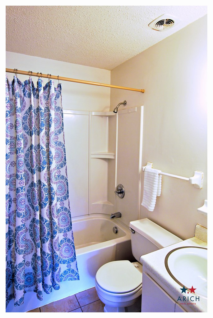 1674 Goshen Road, Unit A1 Augusta, GA 30906 - Photo 26 of 30 MASTER BATH