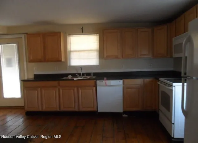 $360,000 | 19 Old Post Road, Esopus, NY 12493