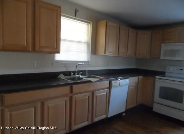 $360,000 | 19 Old Post Road, Esopus, NY 12493