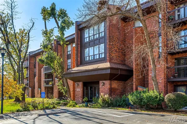 $159,900 | 572 Coeur De Royale Drive, Unit 306, St. Louis, MO 63141