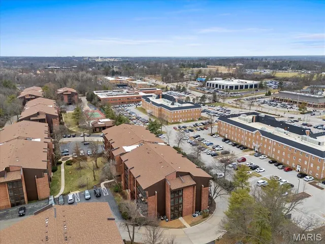 $169,900 | 572 Coeur De Royale Drive, Unit 306, St. Louis, MO 63141