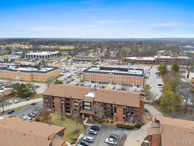 $169,900 | 572 Coeur De Royale Drive, Unit 306, St. Louis, MO 63141