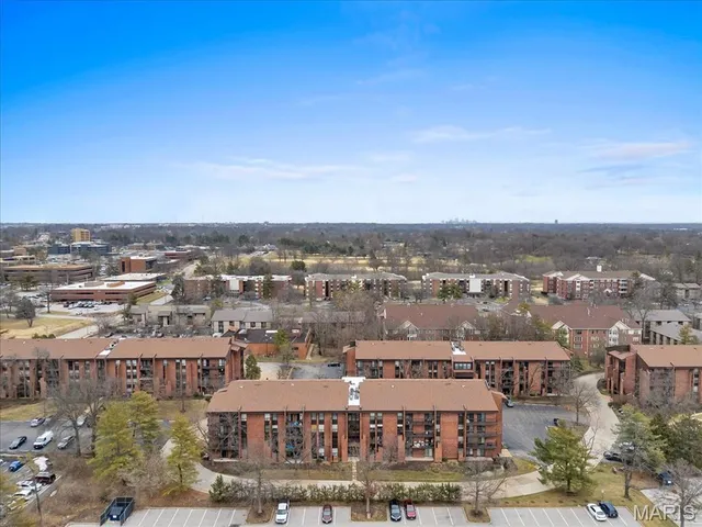 $169,900 | 572 Coeur De Royale Drive, Unit 306, St. Louis, MO 63141