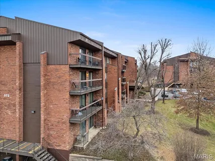 $164,900 | 572 Coeur De Royale Drive, Unit 306, St. Louis, MO 63141