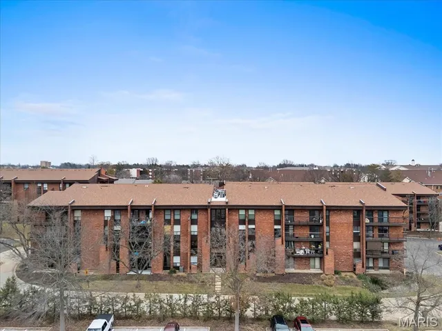 $169,900 | 572 Coeur De Royale Drive, Unit 306, St. Louis, MO 63141