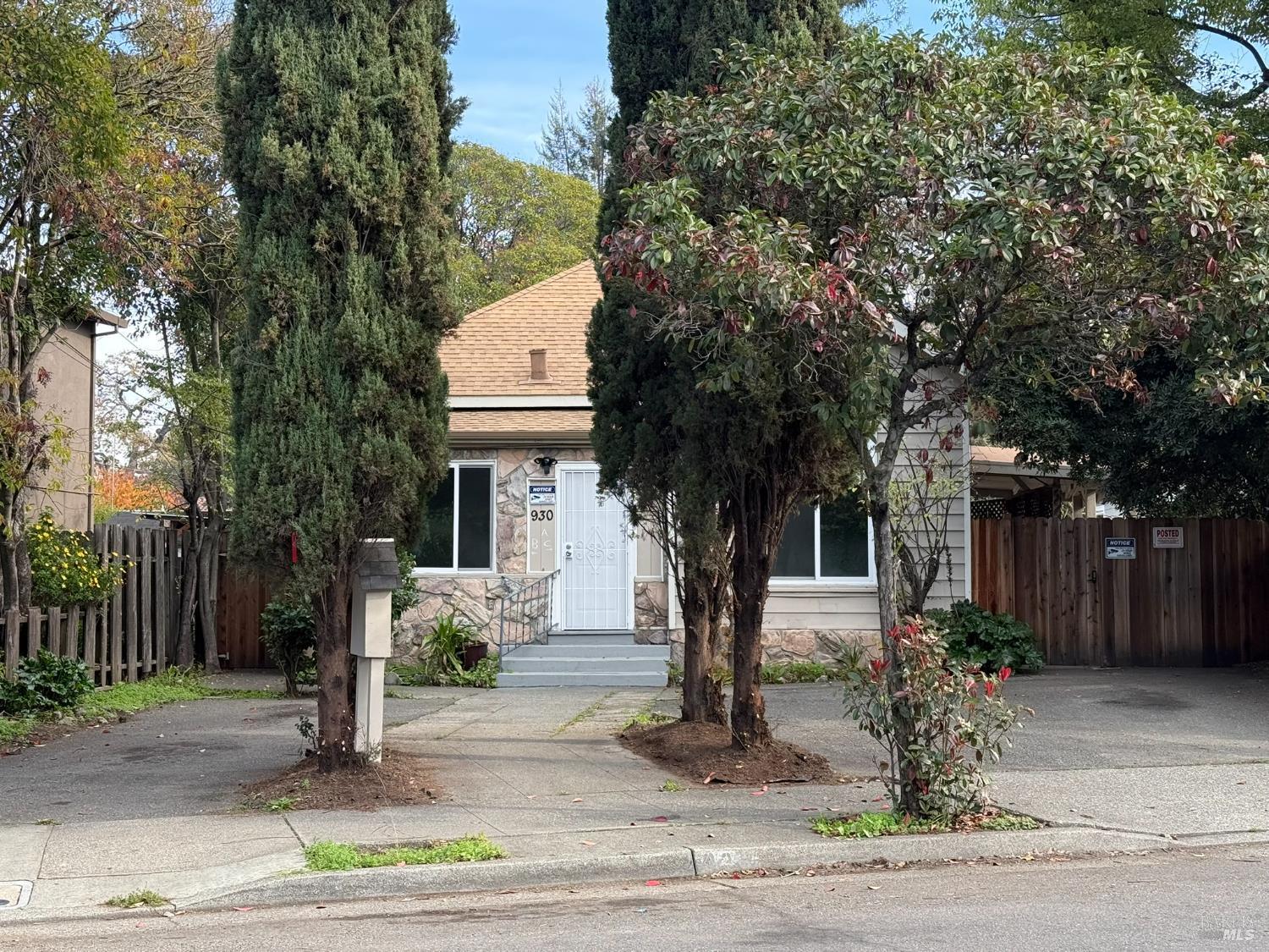 930 Morgan Street, Unit 3 Santa Rosa, CA 95401 - Photo 19 of 53 a front view of a house with garden