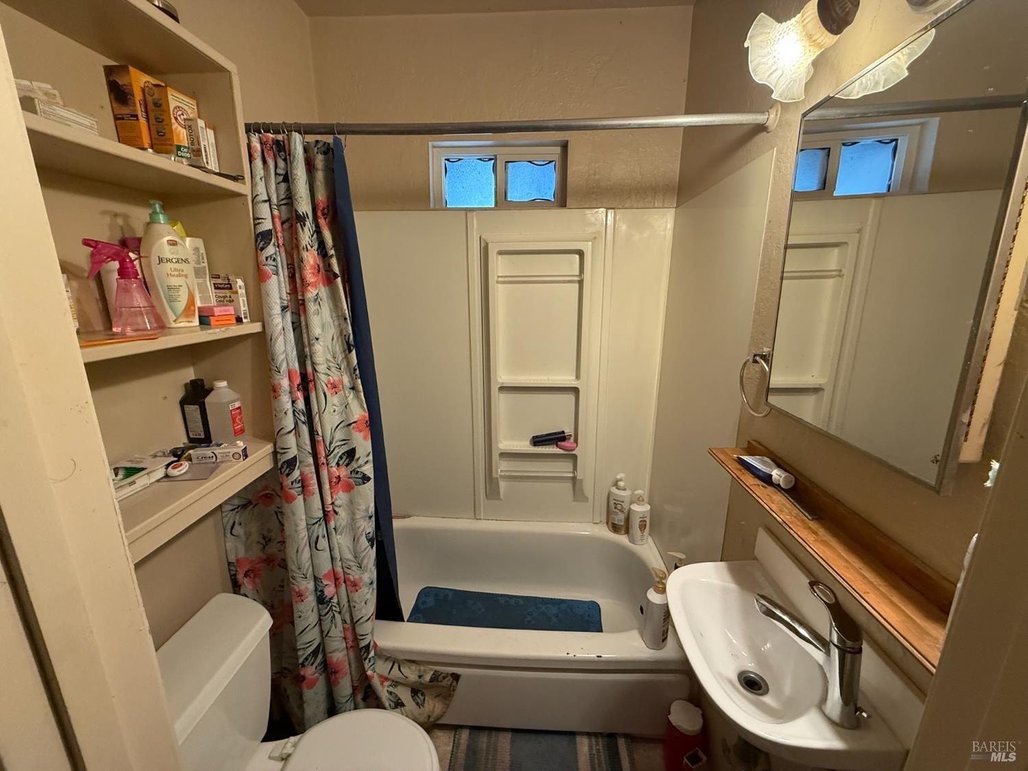 930 Morgan Street, Unit 3 Santa Rosa, CA 95401 - Photo 43 of 53 a bathroom with a toilet a sink and a bathtub