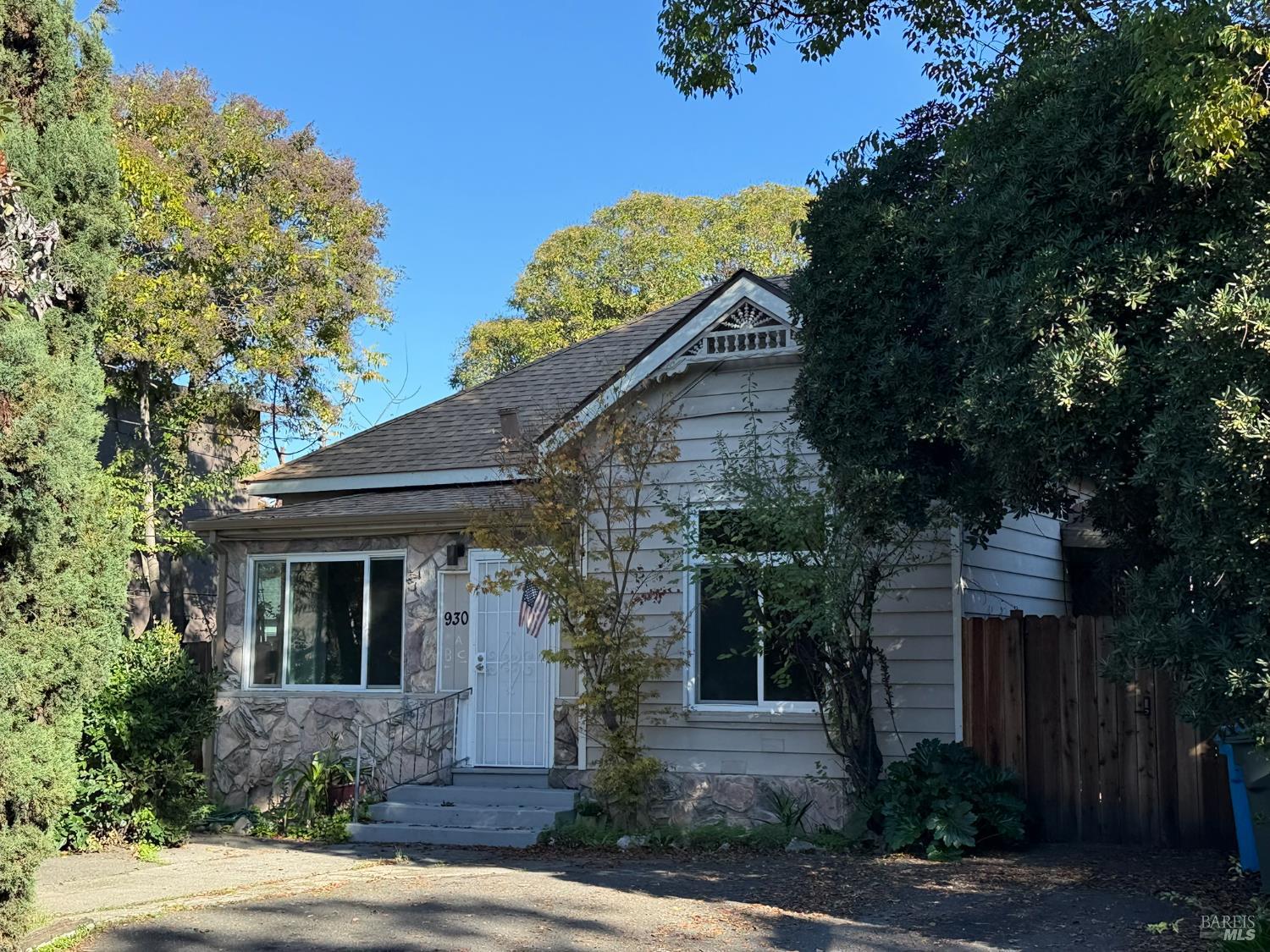 930 Morgan Street, Unit 3 Santa Rosa, CA 95401 - Photo 46 of 53 a front view of a house with a yard