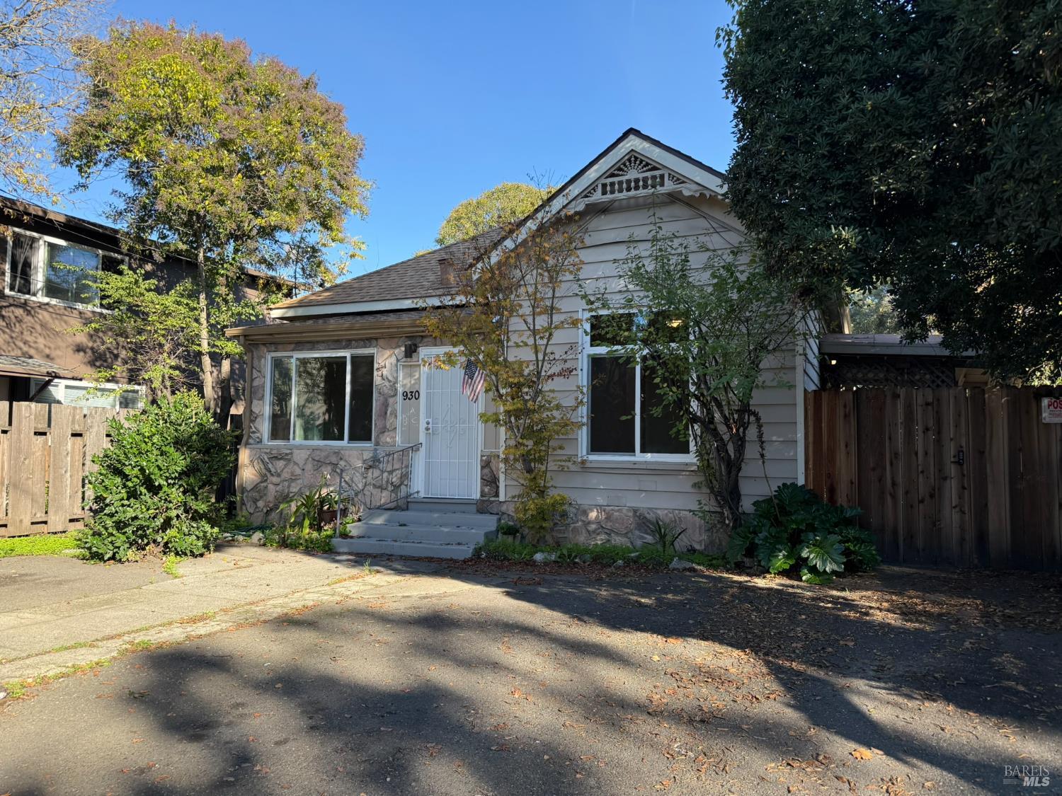 930 Morgan Street, Unit 3 Santa Rosa, CA 95401 - Photo 53 of 53 a front view of a house with garden