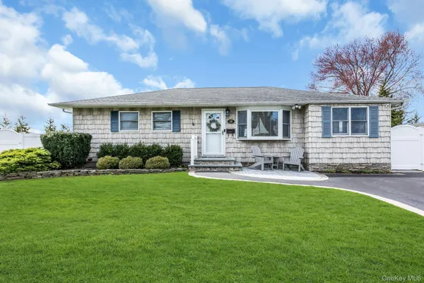$699,990 | 28 Rivera Lane, West Sayville, NY 11796