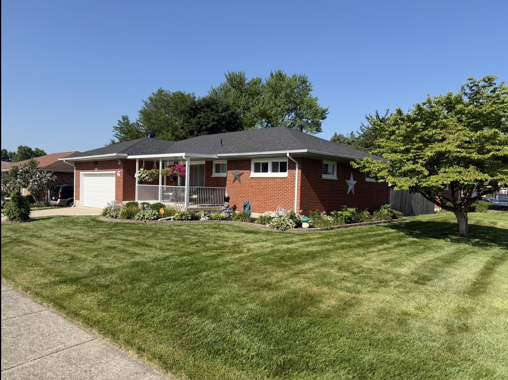 4605 Laredo Street Springfield, OH 45503 - Photo 1 of 24 IMG_5905