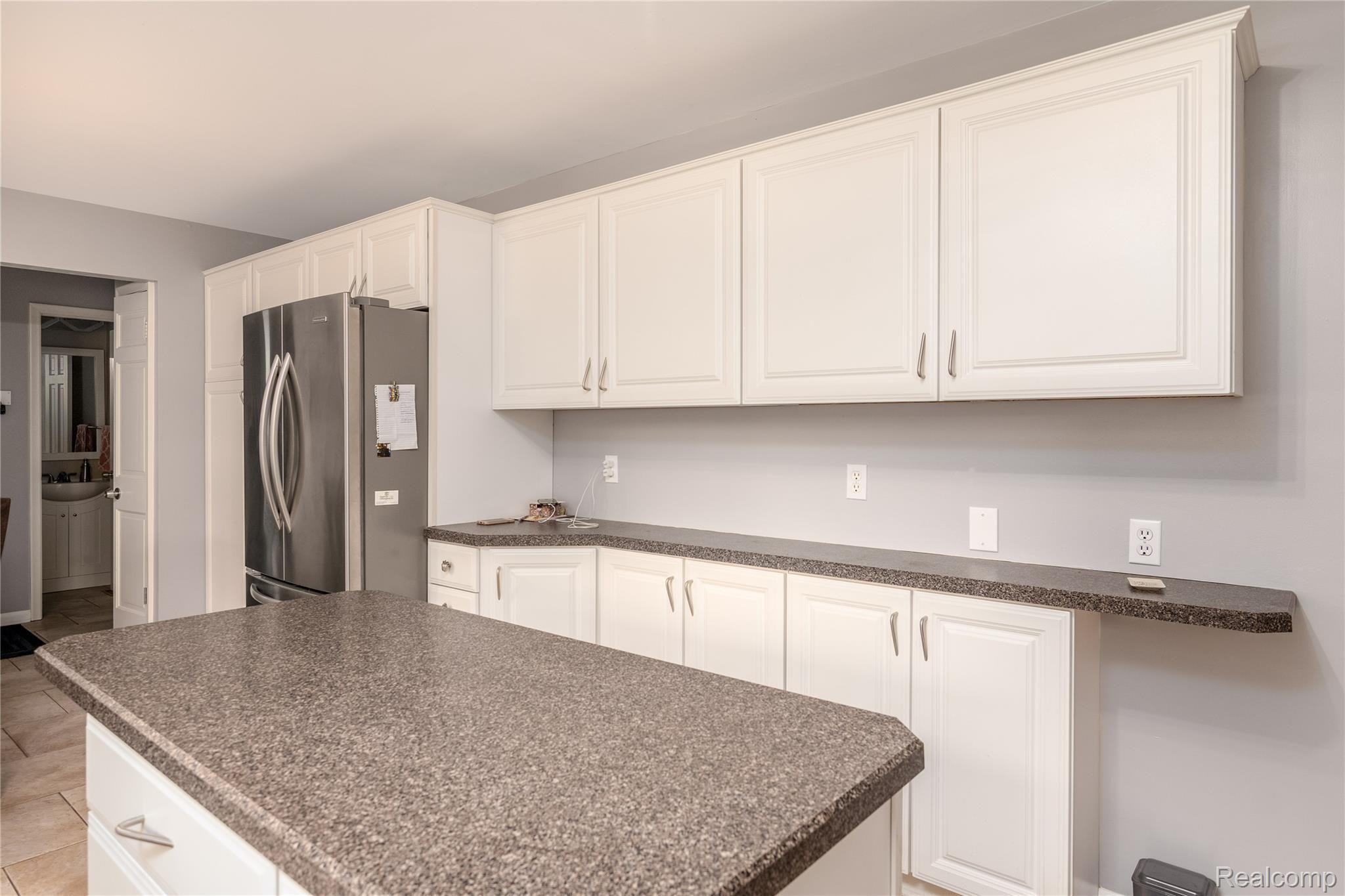 6273 Kings Pointe Road Grand Blanc, MI 48439 - Photo 8 of 39 ISLAND, PANTRY.jpg
