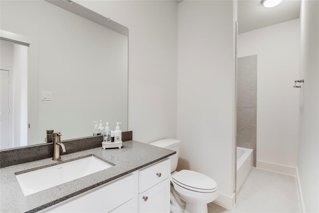4143 Griggs Road Houston, TX 77021 - Photo 13 of 15 Secondary bathroom upstairs. There's a half bathroom downstairs.