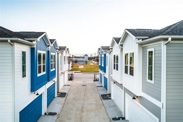 $2,000 | 4143 Griggs Road, Houston, TX 77021